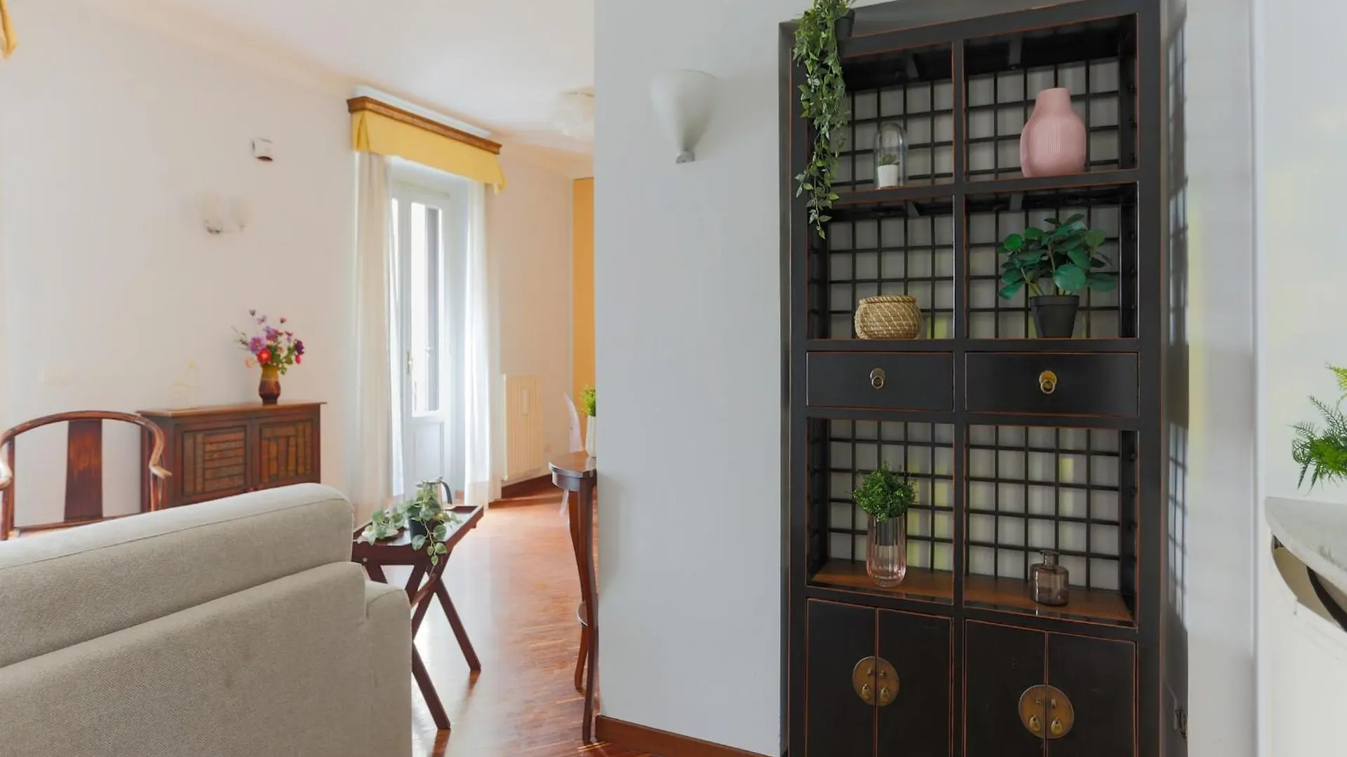 The Best Rent - Spacious One-Bedroom Apartment Near The Columns Of San Lorenzo Milan 0*,  Italy