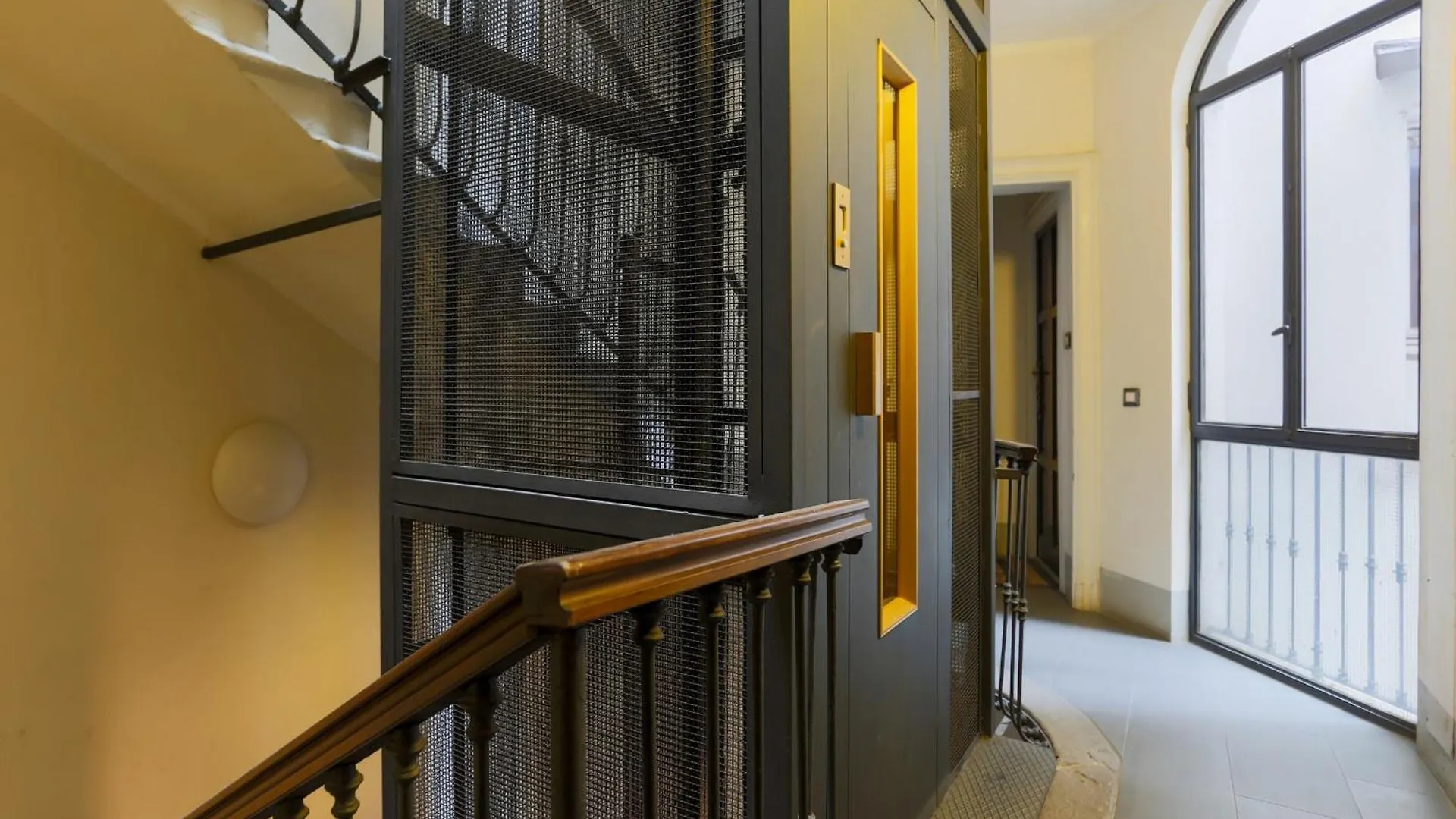 The Best Rent - Spacious One-Bedroom Apartment Near The Columns Of San Lorenzo Milan